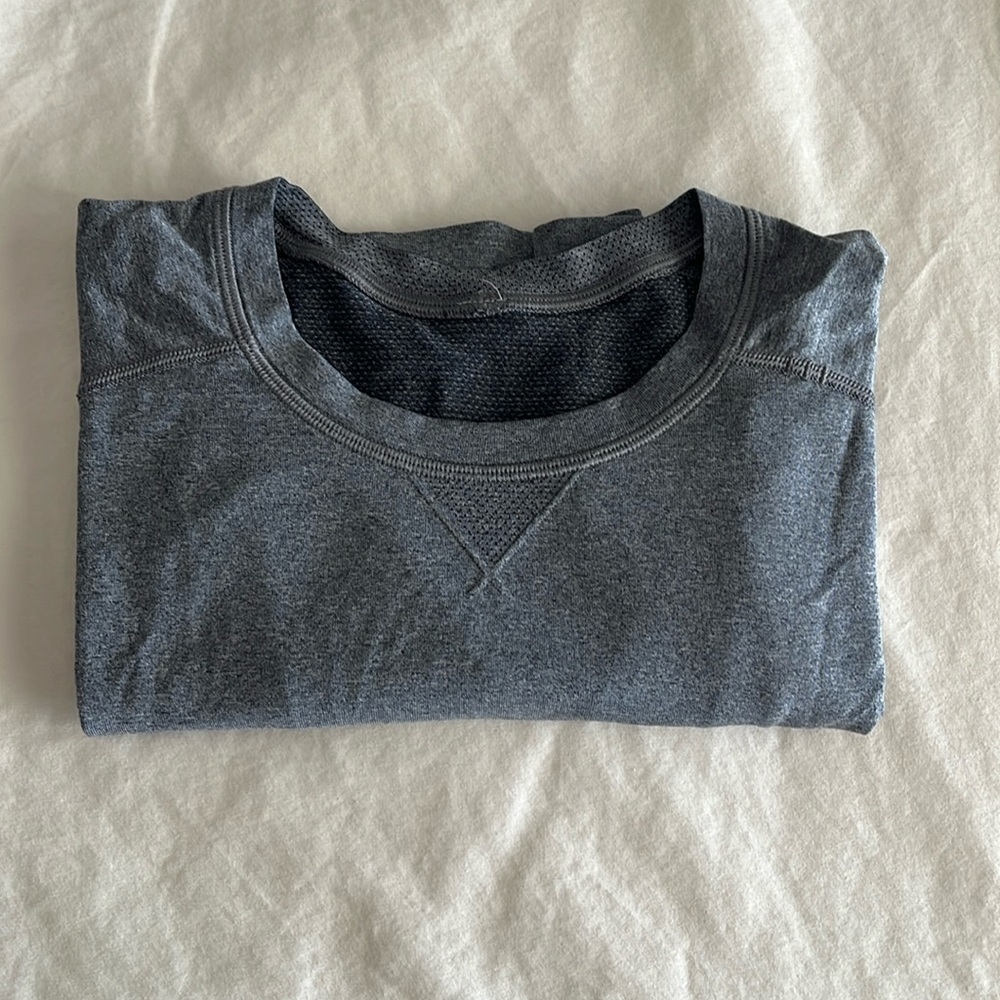 LULULEMON metal vent shirt like new size Large